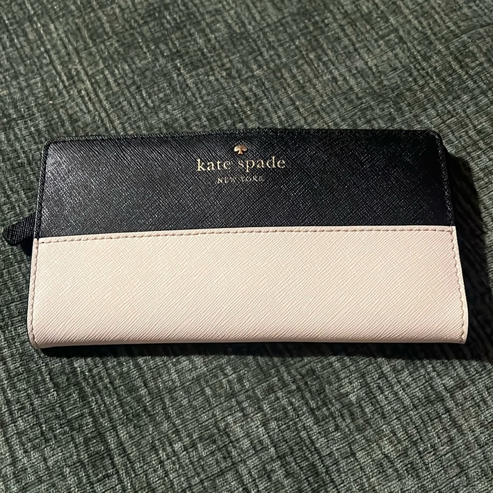 Kate Spade wallet, great condition.